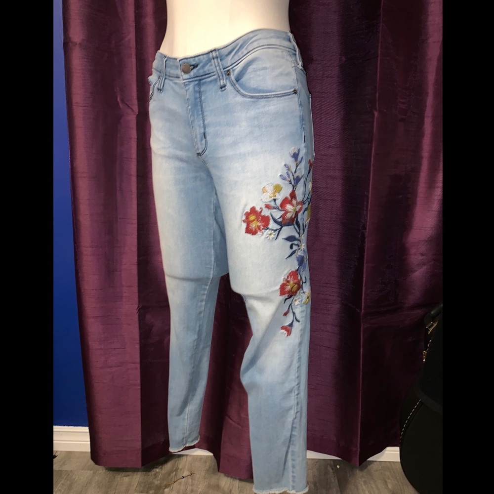 Light Wash Embroidered Flower Jeans